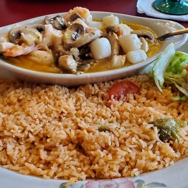 Mariscos Al Mojo De Ajo.